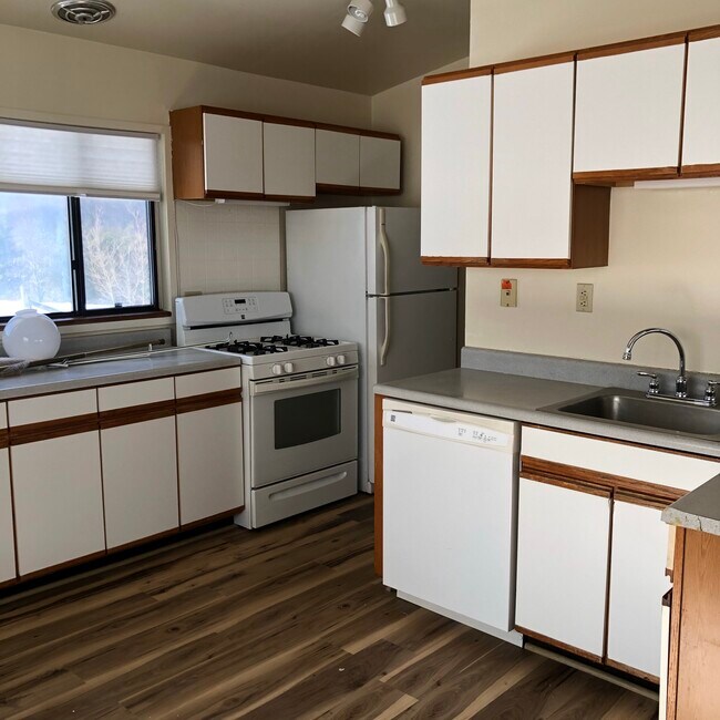Building Photo - 110 Maple Ridge Dr