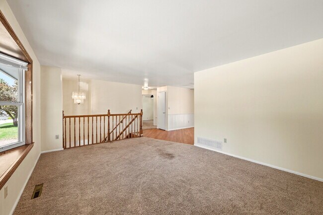 Foto del edificio - $1,995.95 4-bed, 1.5 bath, located in Colorado Springs with a large back yard