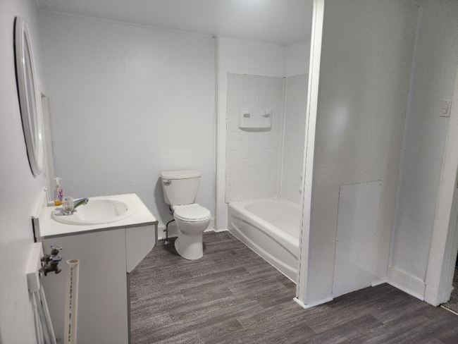 Building Photo - 684 Justus Blvd