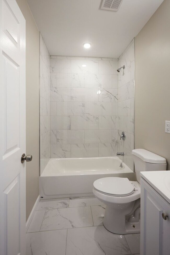 Foto del edificio - 5514 Woodland Ave