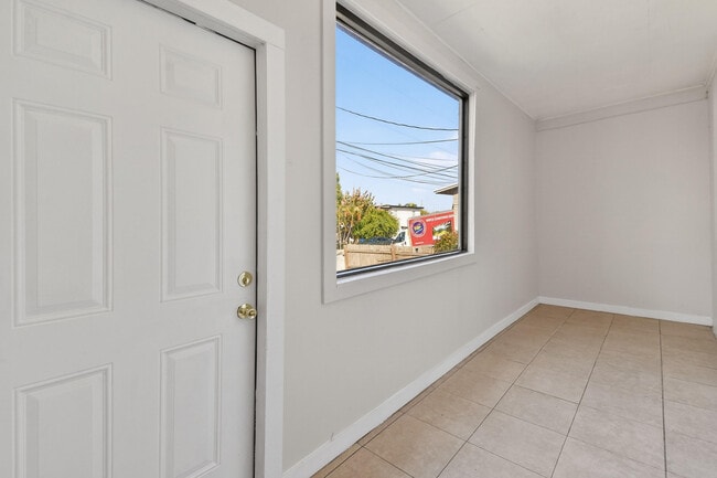 Foto del edificio - 1257 W 35th St