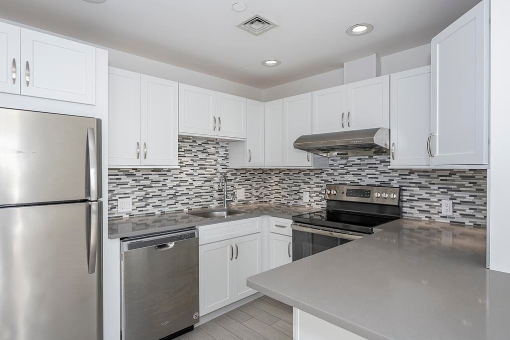 Foto principal - 100 Shearwater Ct E