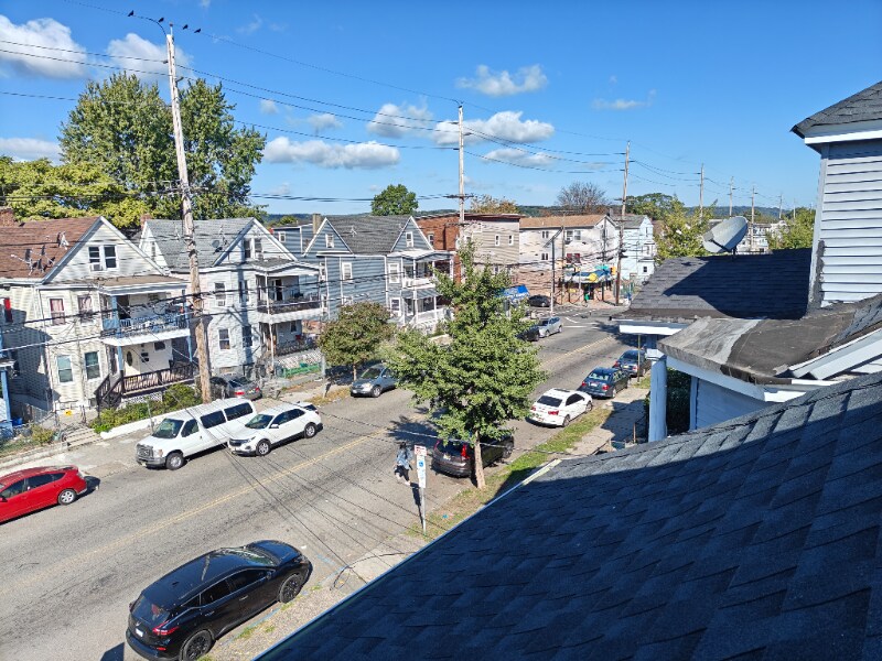 111 Rosa Parks Blvd Unit 3, Paterson, NJ 07501 Room for Rent in Paterson, NJ