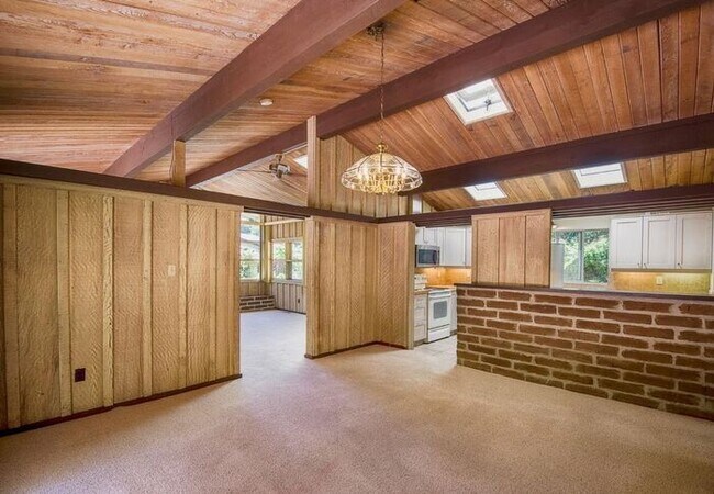 Building Photo - Spacious Three Bedroom Home in Carmel Valley
