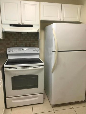 Foto del edificio - 9915 Sandalfoot Blvd