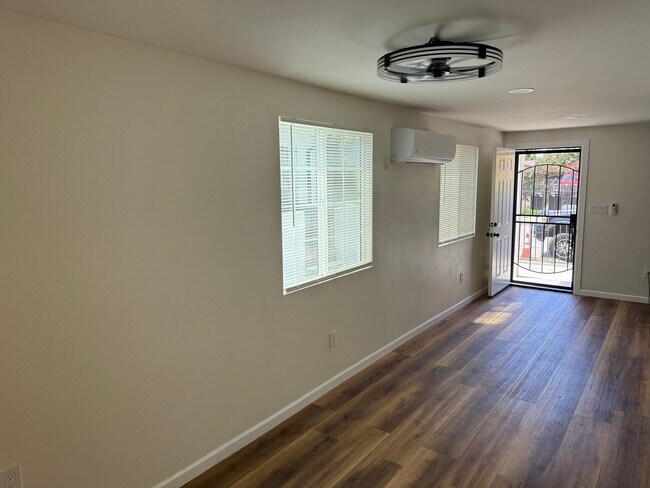 Building Photo - 8006 Towne Ave