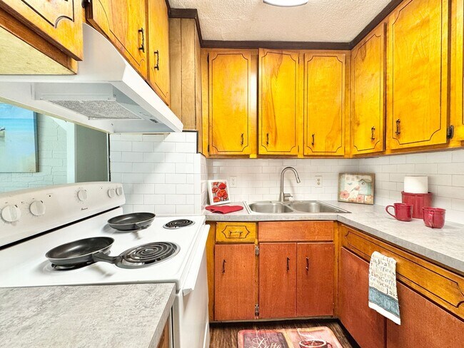 Foto del edificio - 2 BR House w/ Fenced Yard