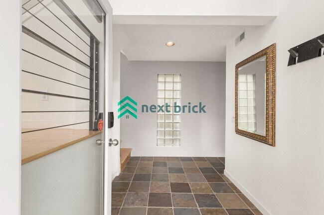 Building Photo - 3 BED & 3 BATH SINGLE FAMILY HOUSE FOR RENT