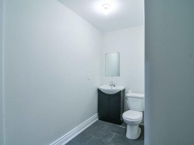 Building Photo - 871 King St E