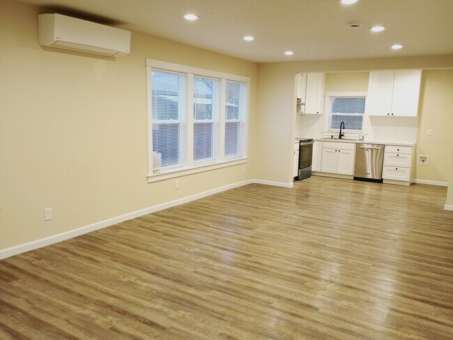 Foto del edificio - 642 Weed Ave