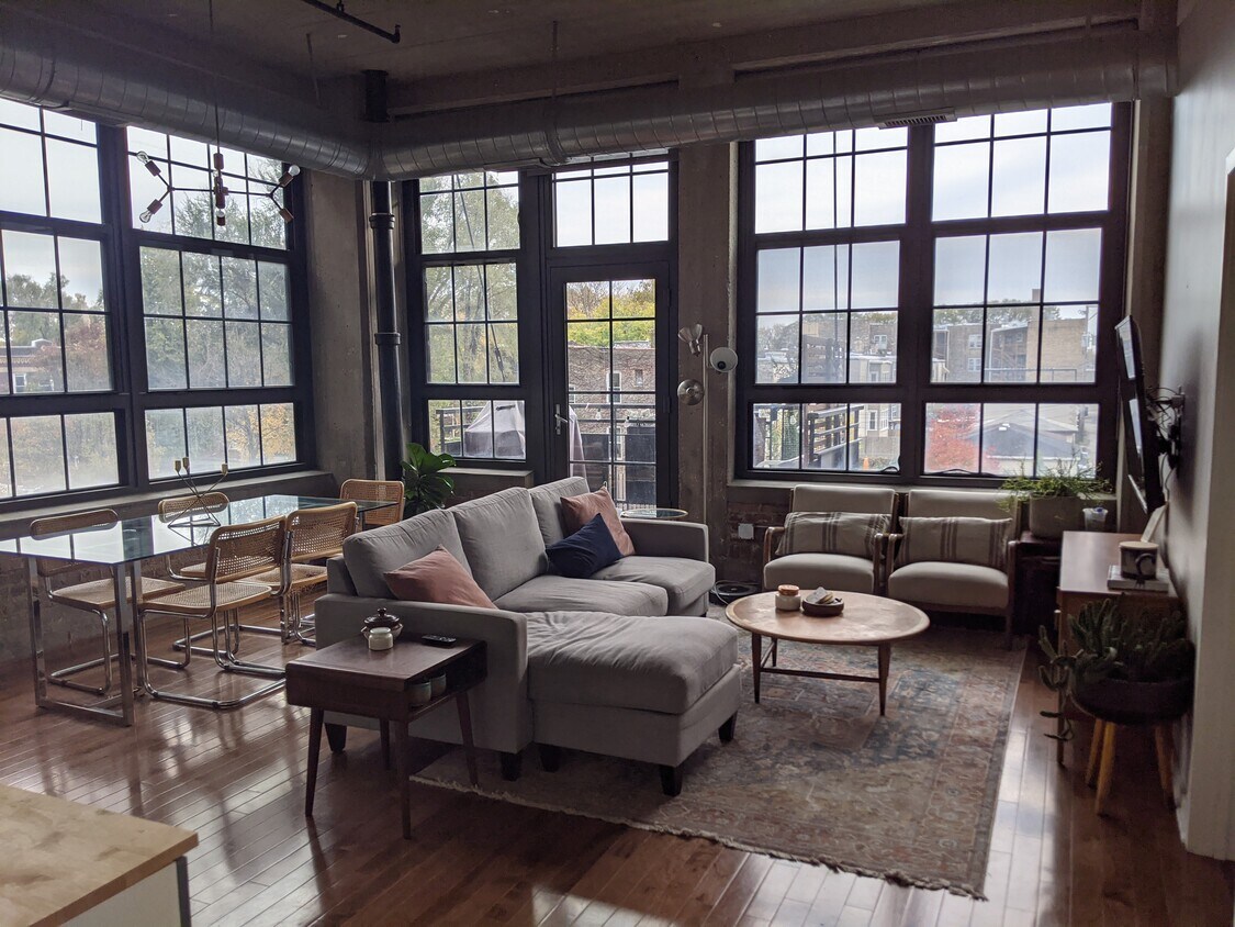 Foto principal - 3963 W Belmont Ave