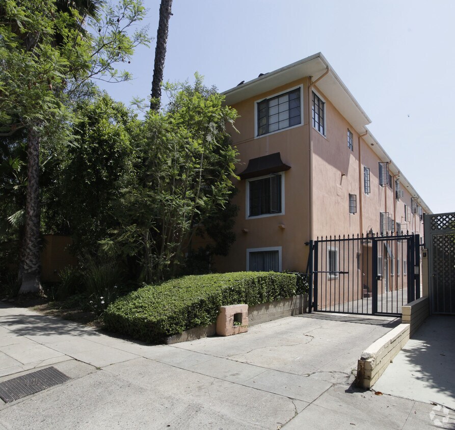1260-1264 N Hayworth ¡alejado - 1260-1264 N Hayworth Ave