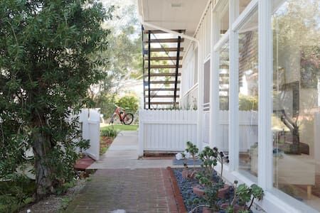 Primary Photo - 677 Las Lomas Ave