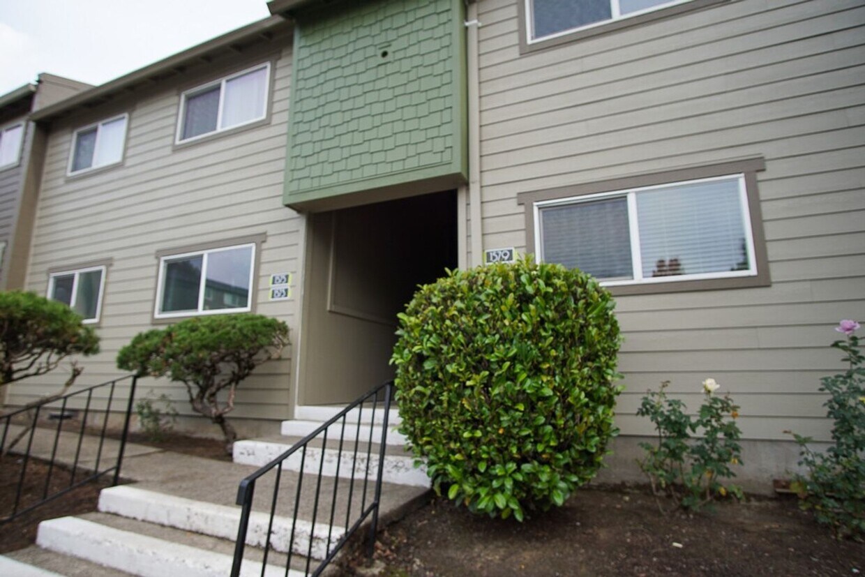 Foto principal - Top Floor 1 Bed in Buckman Neighborhood!