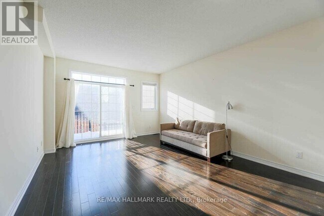 Photo du bâtiment - 3757a St Clair Ave E