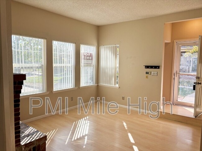 Foto del edificio - 4760 S Wadsworth Blvd