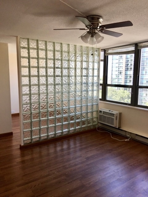 Building Photo - 2740 N Pine Grove Ave