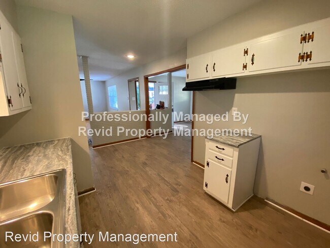 Building Photo - 3 br, 1 bath House - 1342 Bennington Drive