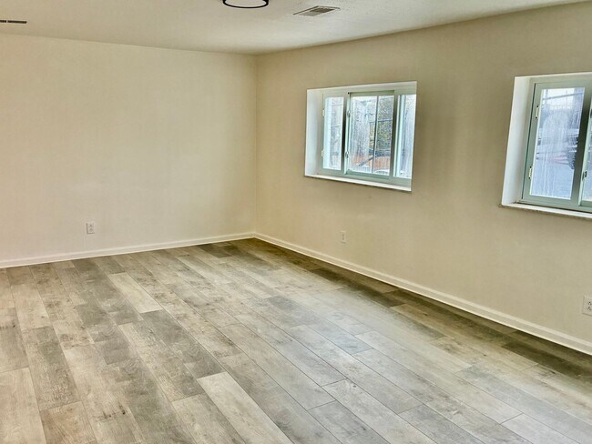 Foto del edificio - 4632 Friendship Ave