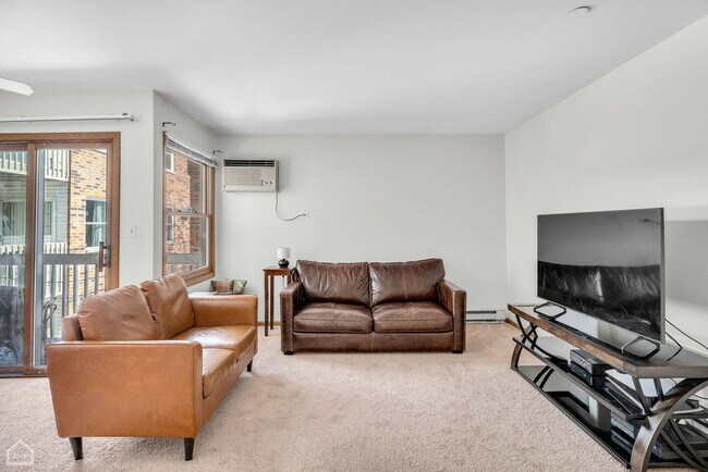 Building Photo - 1351 Cunat Ct