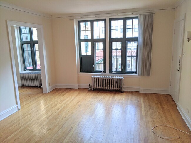 Foto del edificio - 904 Hinman Ave