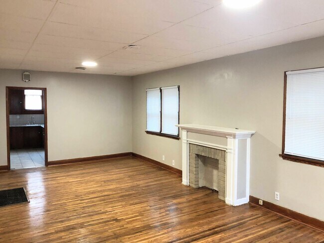 Building Photo - 2 bed, 1 bath in good neighborhood