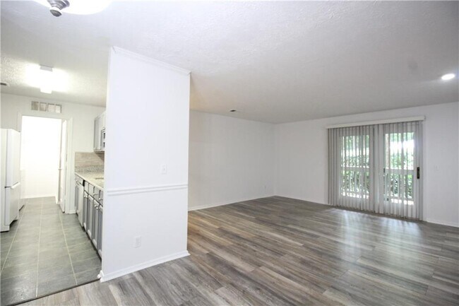 Foto del edificio - 204 Warm Springs Cir