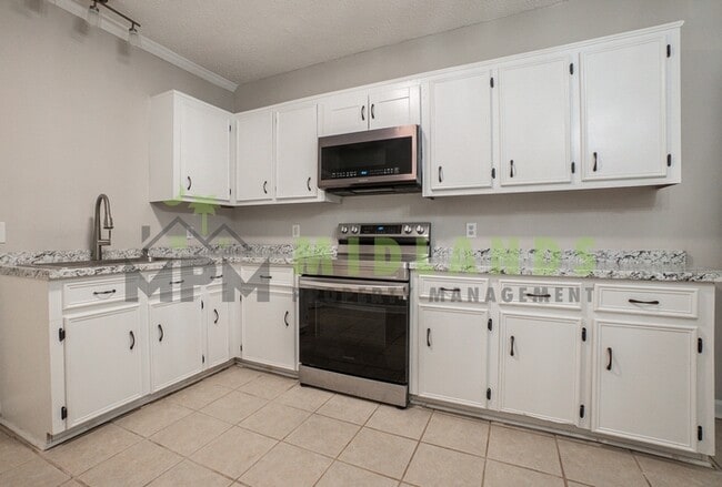 Building Photo - 928 Columbia College Dr