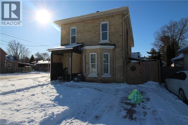 Building Photo - 62 Dundas St