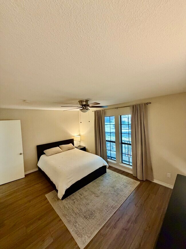 Dormitorio principal - 6824 Fryer St