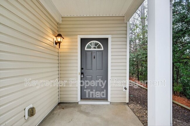 Building Photo - 2 Bluestone Lane