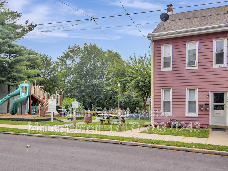 Primary Photo - 658 Walnut St