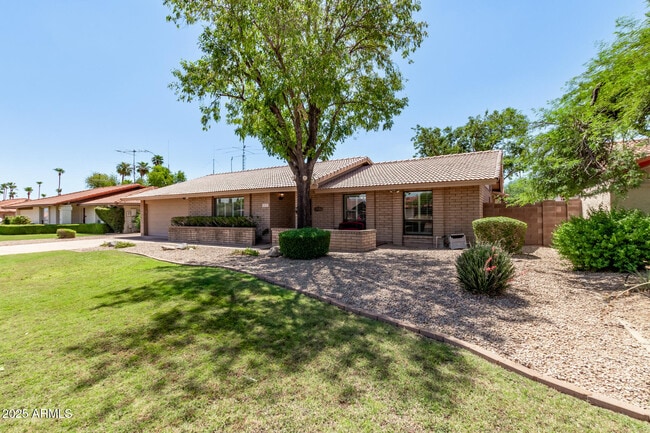 Building Photo - 2637 E Sierra St