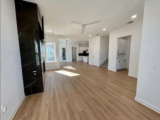 Foto del edificio - 12016 Savannah Ave