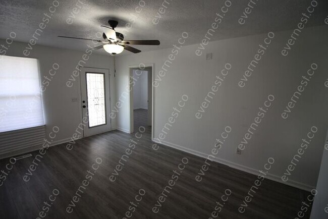 Building Photo - Beautiful 3 Bed & 2 Bath Home!