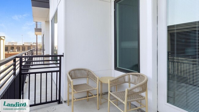 Building Photo - 400 Crawford St