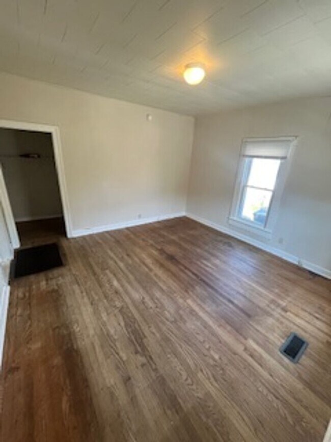 Building Photo - Charming Two-Bedroom Home Near Bryan Park!...