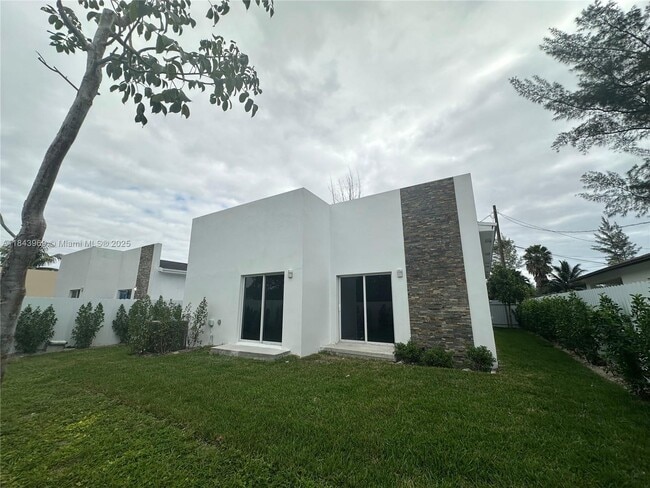 Building Photo - 2423 NW 23rd Ln