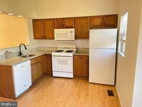 Building Photo - 16150 Taconic Cir