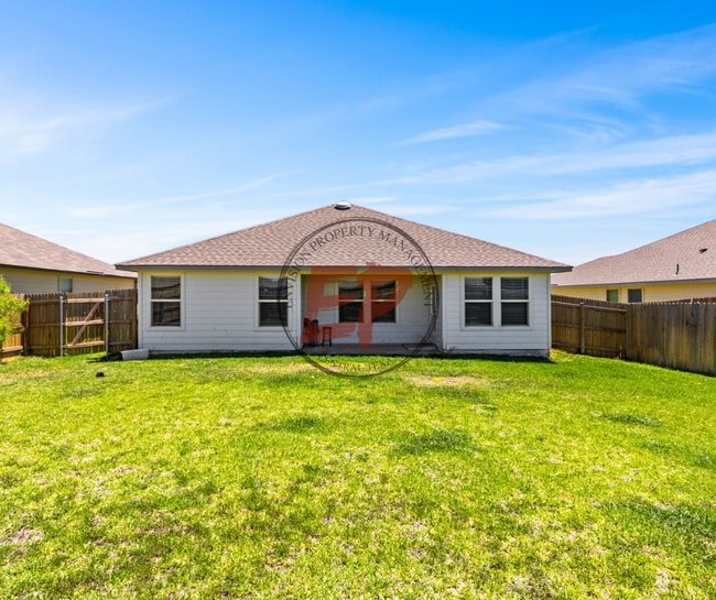 Building Photo - 7209 Llano Dr