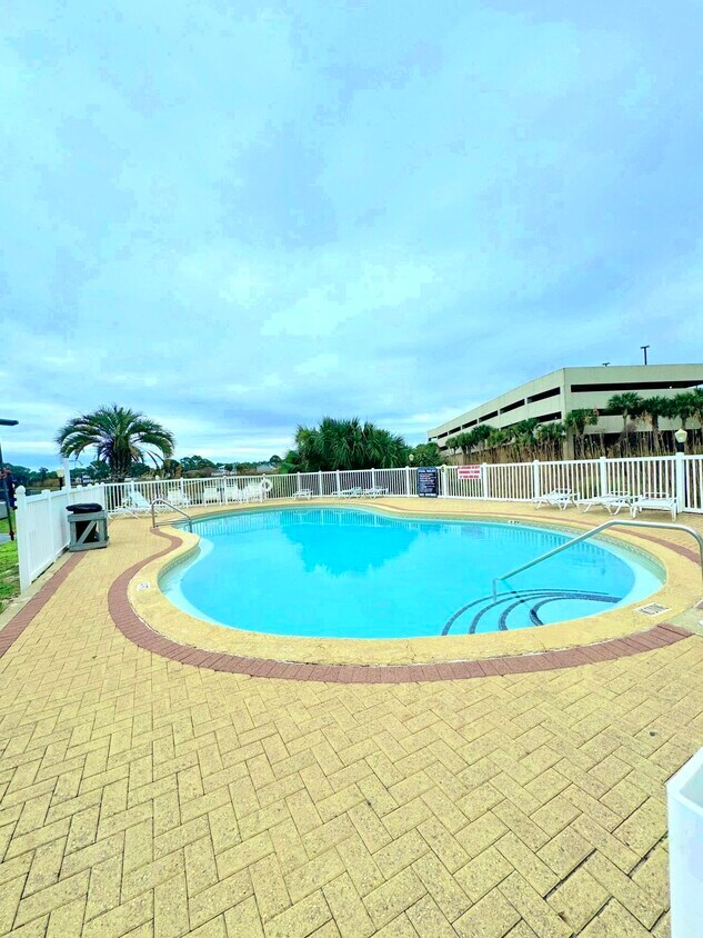 Primary Photo - 301 Lullwater Dr
