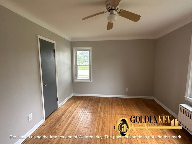 Building Photo - Extra Large 3 Bed Brick Single Family Home...