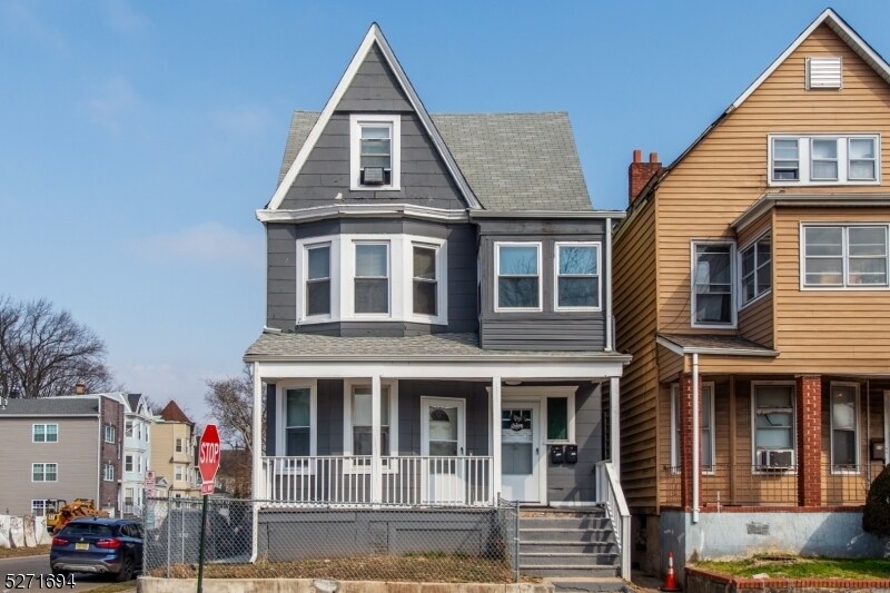 Primary Photo - 8 Eaton Pl