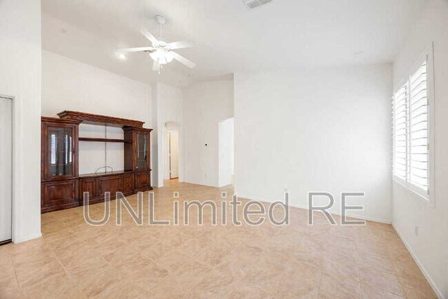 Foto del edificio - 7889 N Music Mountain Ln