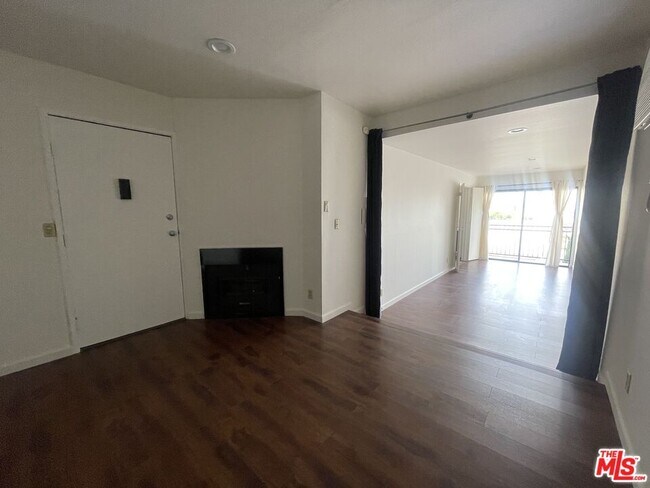 Foto del edificio - 1338 N Sierra Bonita Ave