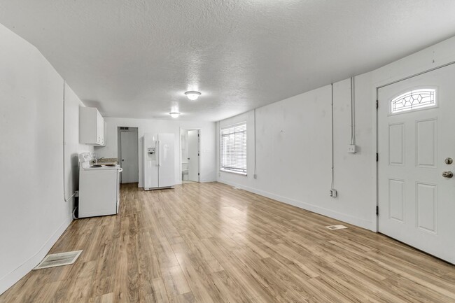 Building Photo - 13413 Minuteman Dr