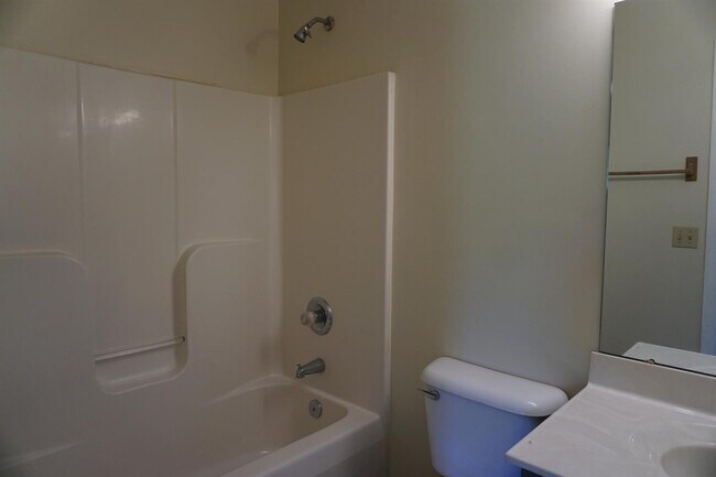 Building Photo - 195 Overbrook Ct