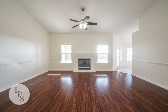 Building Photo - Fresno Westside Home, 3BR/2BA, Built 2002 ...