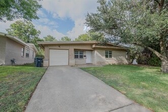 Building Photo - 2704 Cordone St