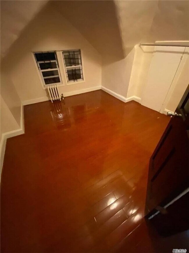 Foto del edificio - 86-32-86107 107th St